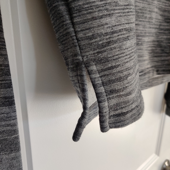 Adidas Crop boxy sweatshirt size xs-s - Picture 3 of 4